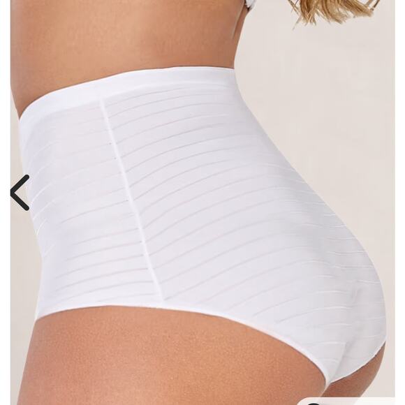 Brand New Curveez Women Size Medium White Daily Striped Shaping Briefs Shapewear - Picture 2 of 8